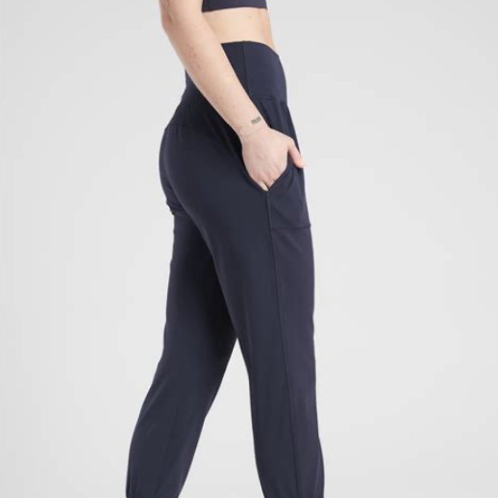Athleta Salutation Jogger Black